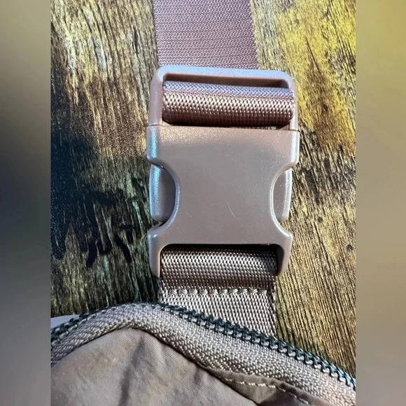 ODODOS | Unisex mini belt bag. - Picture 10 of 13